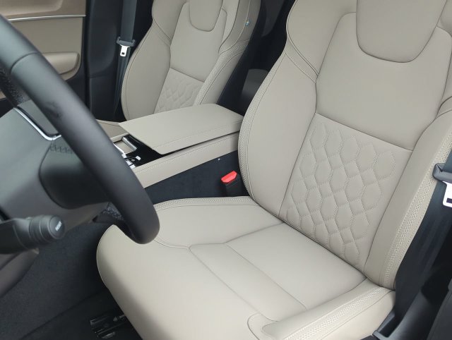 New 2026 Volvo XC90 B6 Plus w/ Protection Package AWD/4WD image 18