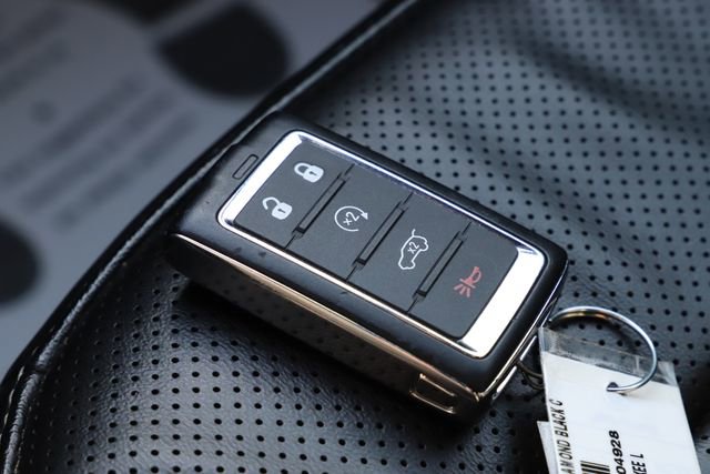 Used 2024 Jeep Grand Cherokee L Limited w/ Luxury Tech Group II image 34