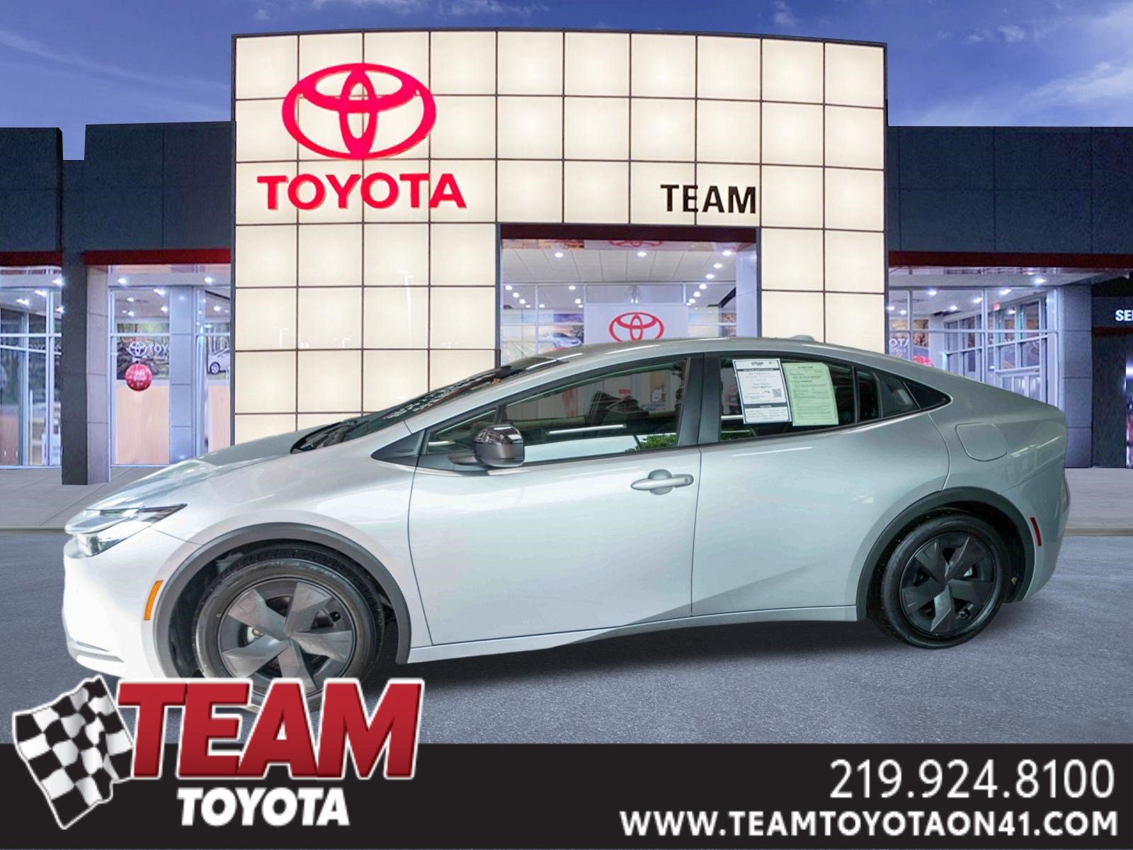 Used 2025 Toyota Prius LE FWD image 1