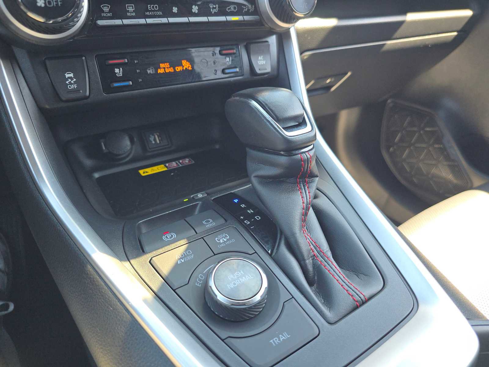 Used 2023 Toyota RAV4 XSE w/ Premium Package image 35