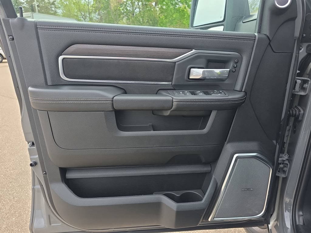 New 2026 RAM 2500 Laramie AWD/4WD image 26