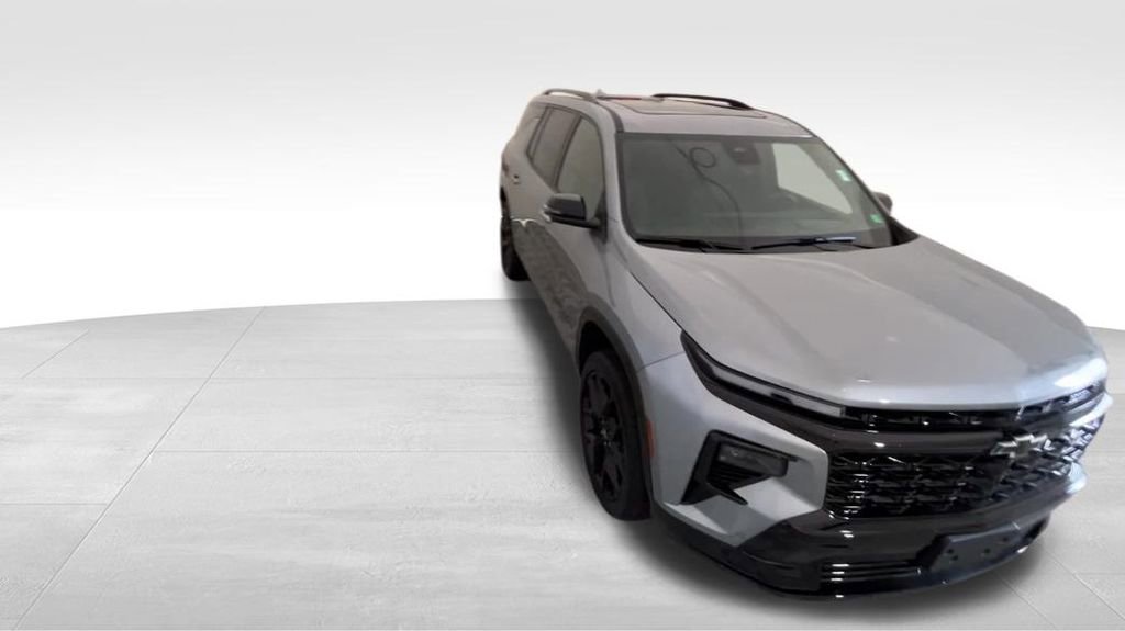Certified 2025 Chevrolet Traverse RS w/ LPO, Floor Liner Package image 11