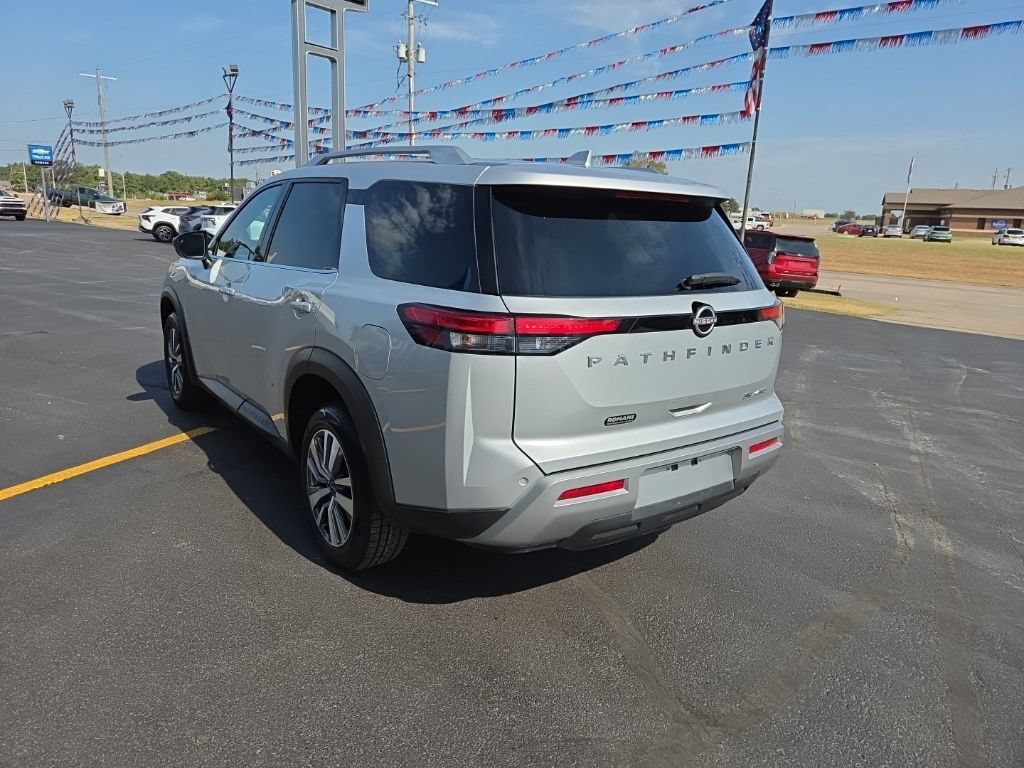 Used 2025 Nissan Pathfinder SL AWD/4WD image 4