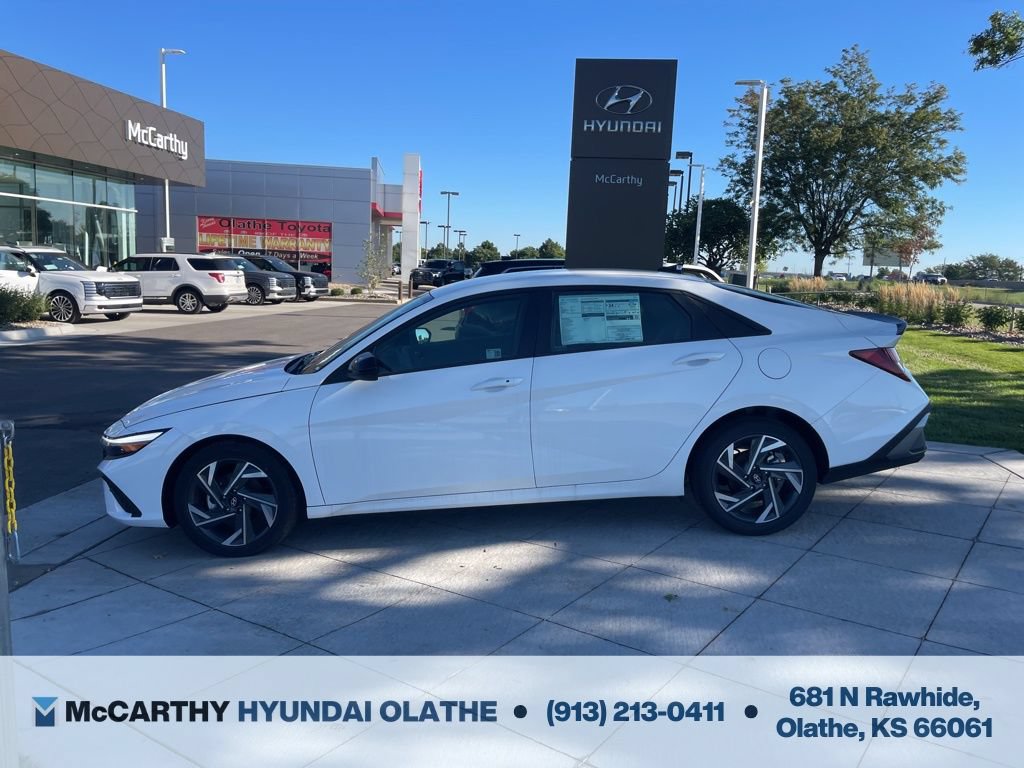Used 2025 Hyundai Elantra Sport FWD image 11