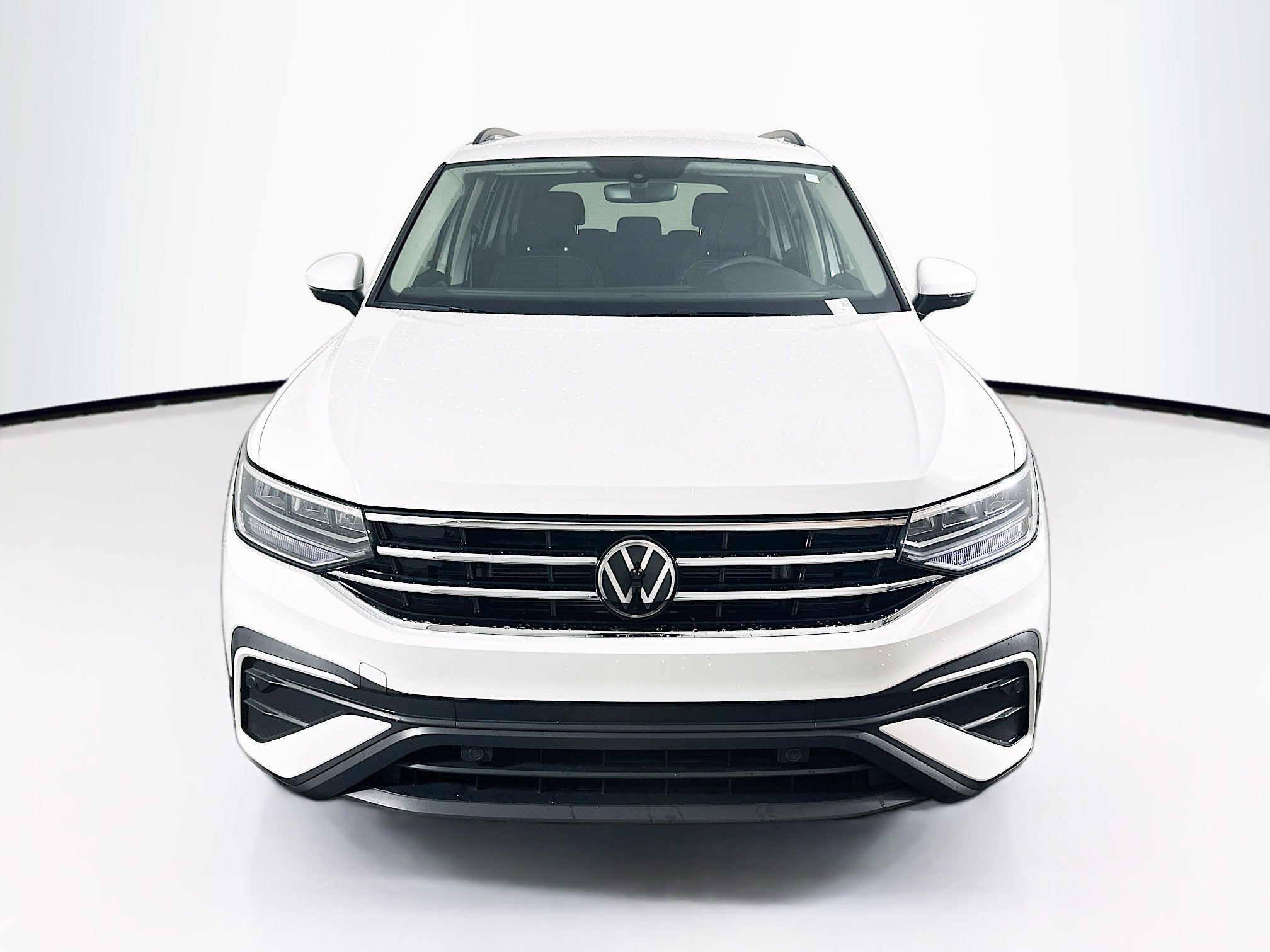 Used 2023 Volkswagen Tiguan S image 2