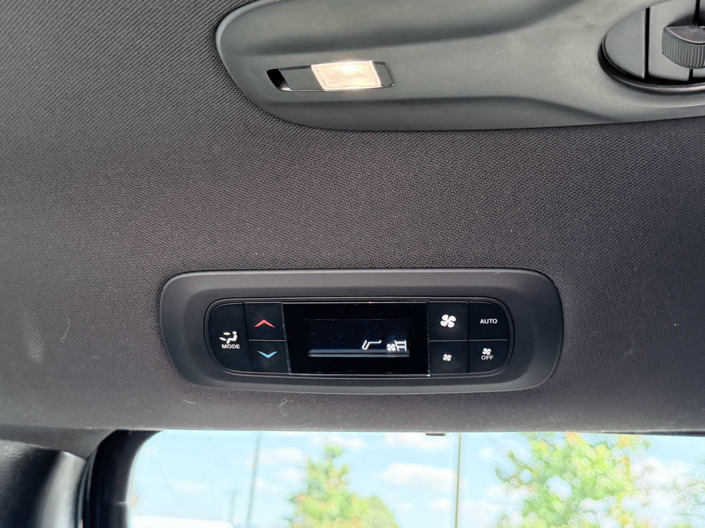 Used 2022 Chrysler Pacifica Touring FWD image 30
