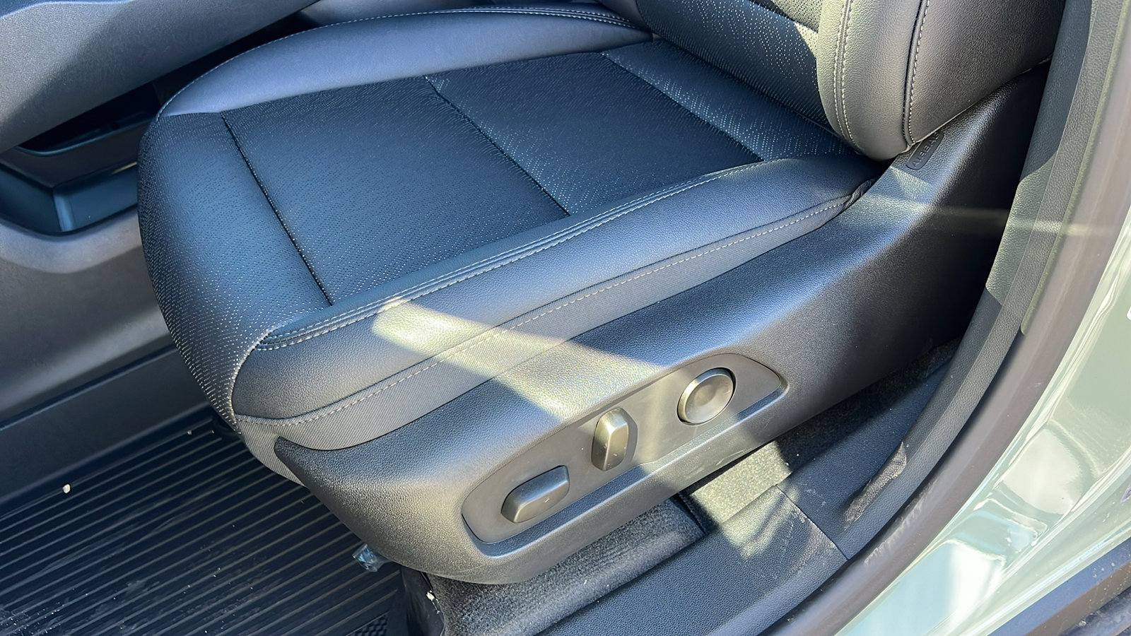 New 2026 Chevrolet Equinox LT w/ Convenience Package II image 17