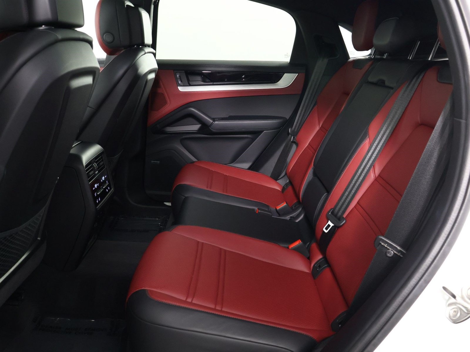 Certified 2026 Porsche Cayenne Coupe AWD/4WD image 33
