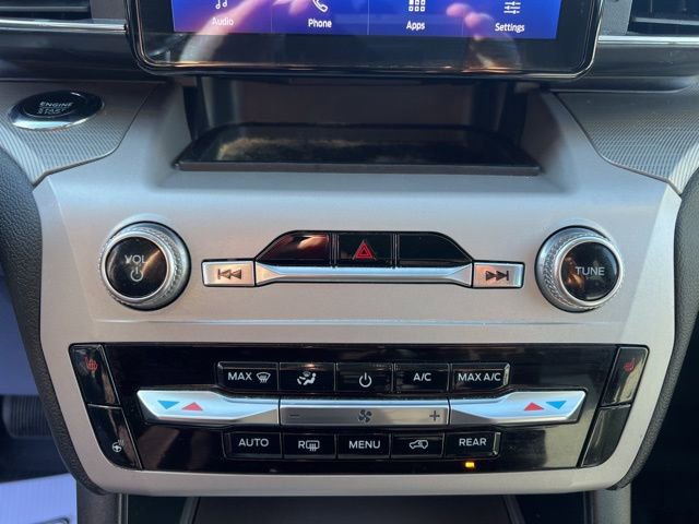 Used 2023 Ford Explorer XLT w/ Equipment Group 202A AWD/4WD image 31