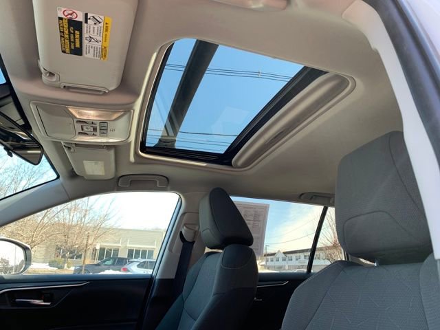 Used 2022 Toyota RAV4 XLE w/ Convenience Package image 28