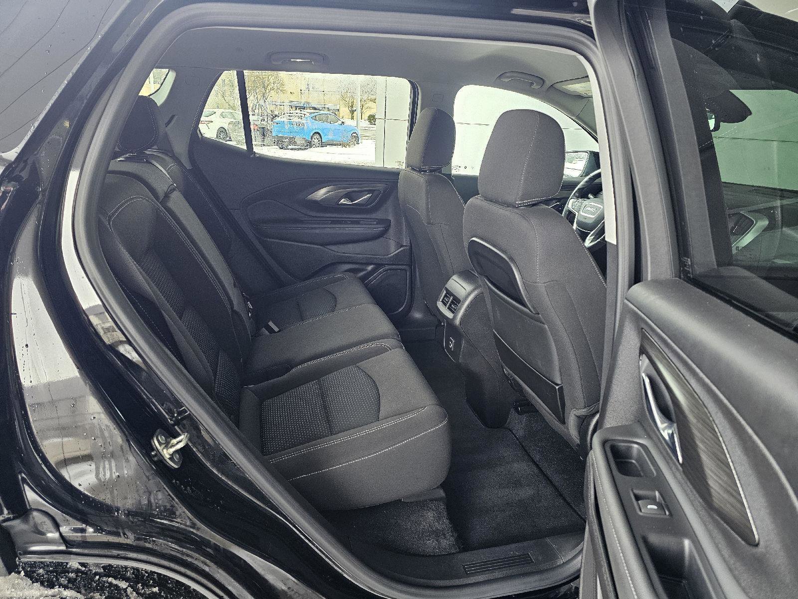 Used 2024 GMC Terrain SLE w/ Driver Convenience Package image 14