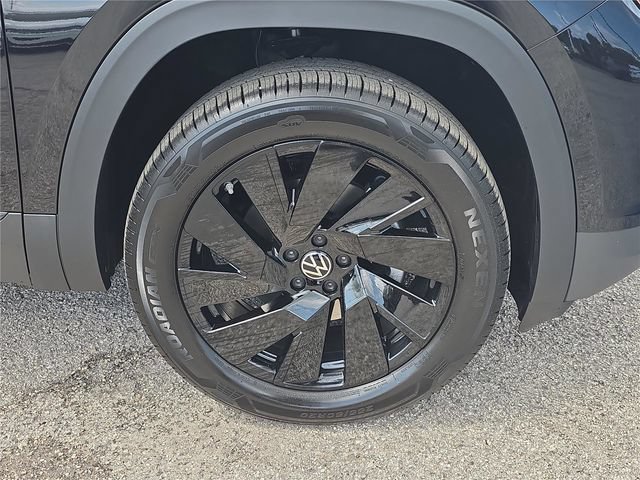 New 2026 Volkswagen Atlas SE FWD image 3