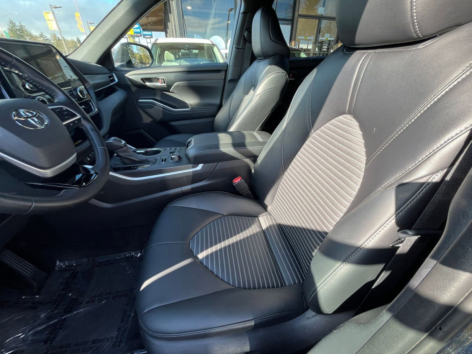 Used 2025 Toyota Highlander XSE image 28