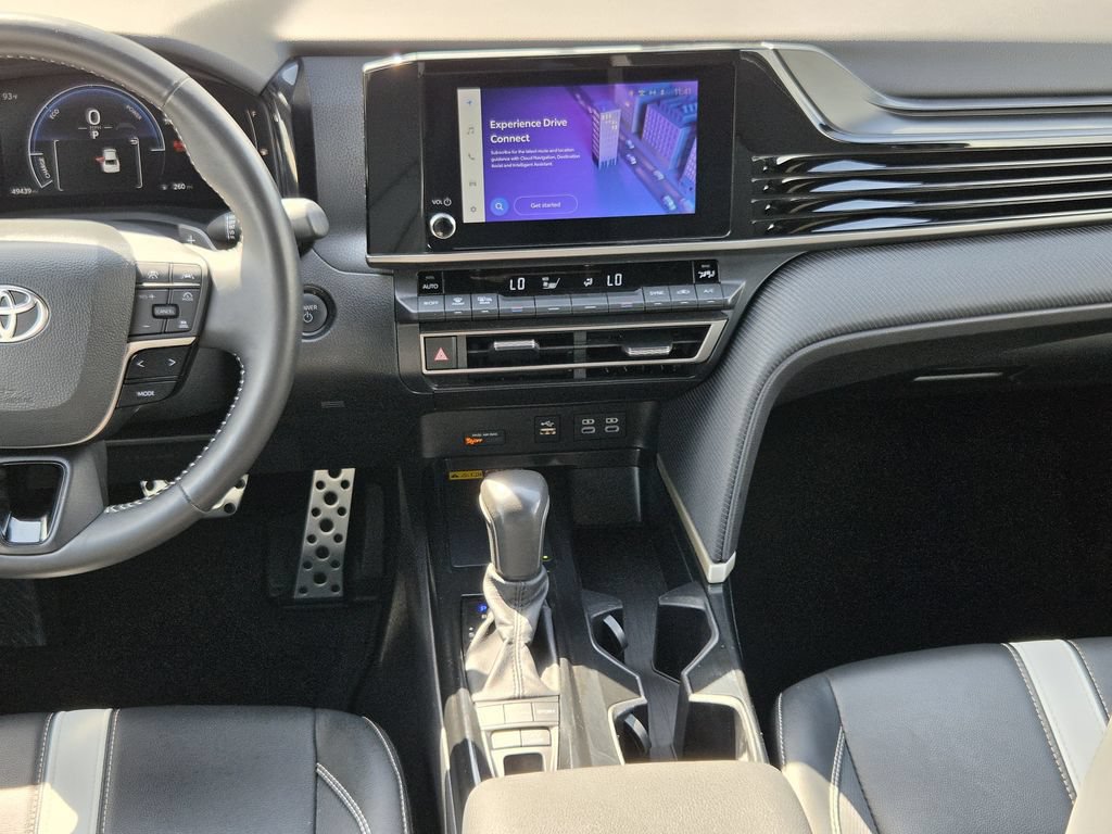 Used 2025 Toyota Camry SE FWD image 17