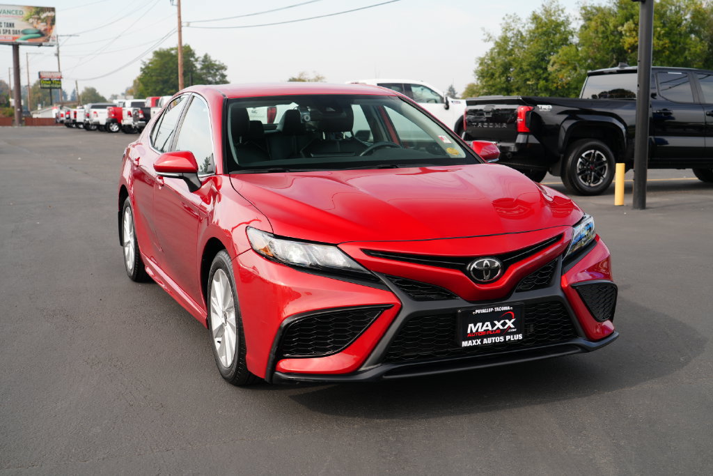 Used 2023 Toyota Camry SE FWD image 2