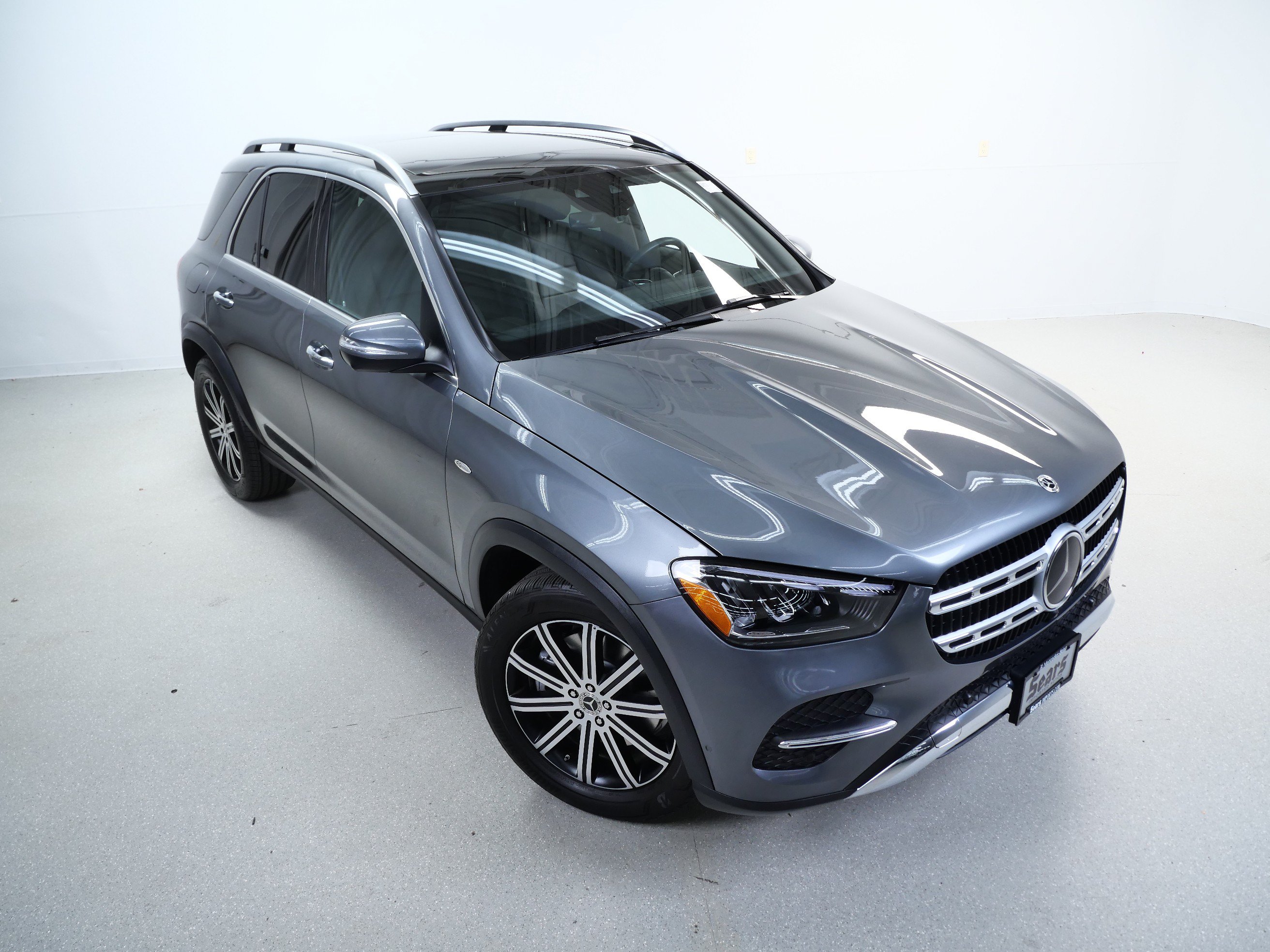 Certified 2025 Mercedes-Benz GLE 450e 4MATIC w/ Driver Assistance Package image 4