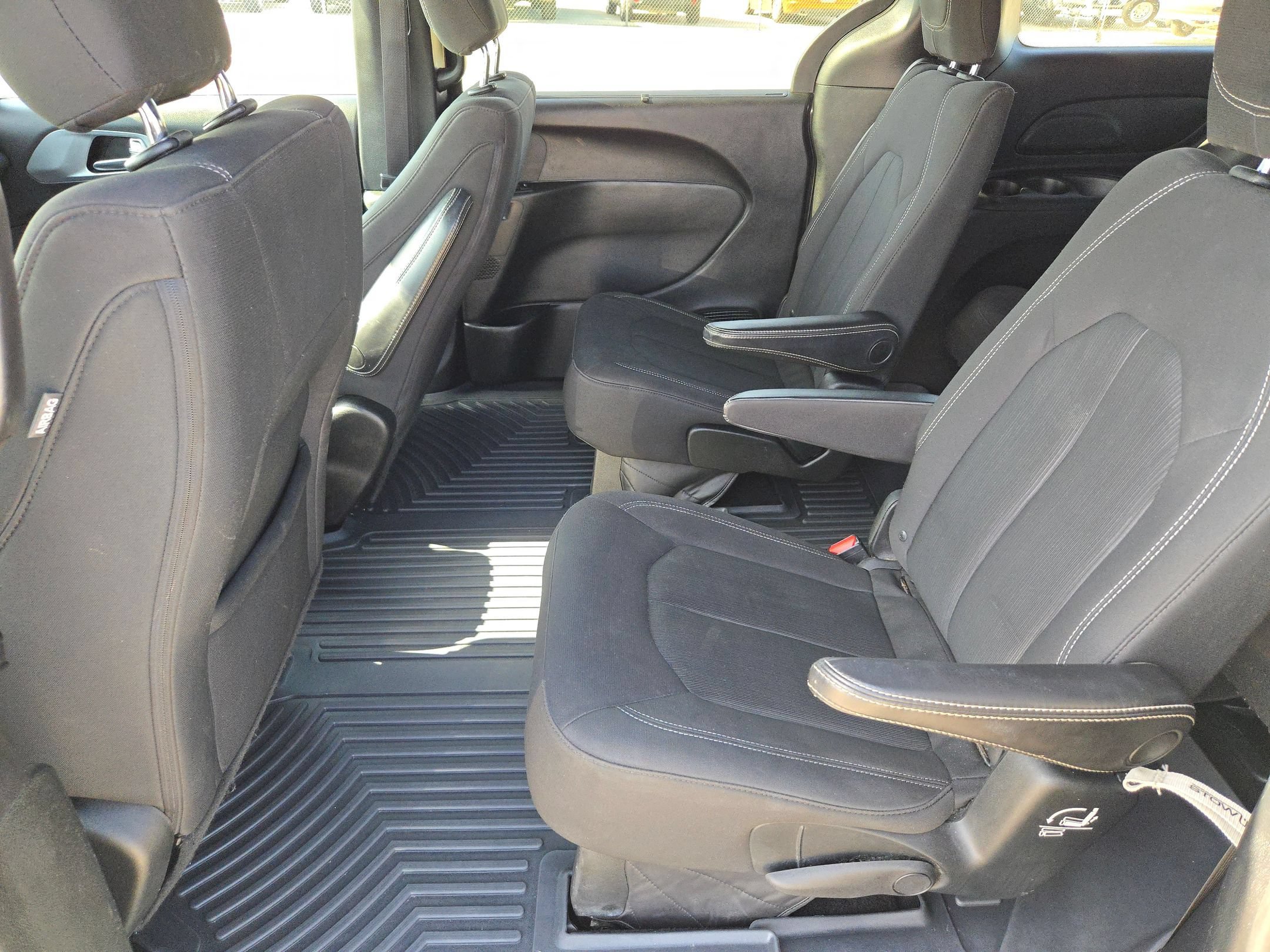 Used 2018 Chrysler Pacifica Touring Plus w/ S Appearance Package FWD image 13