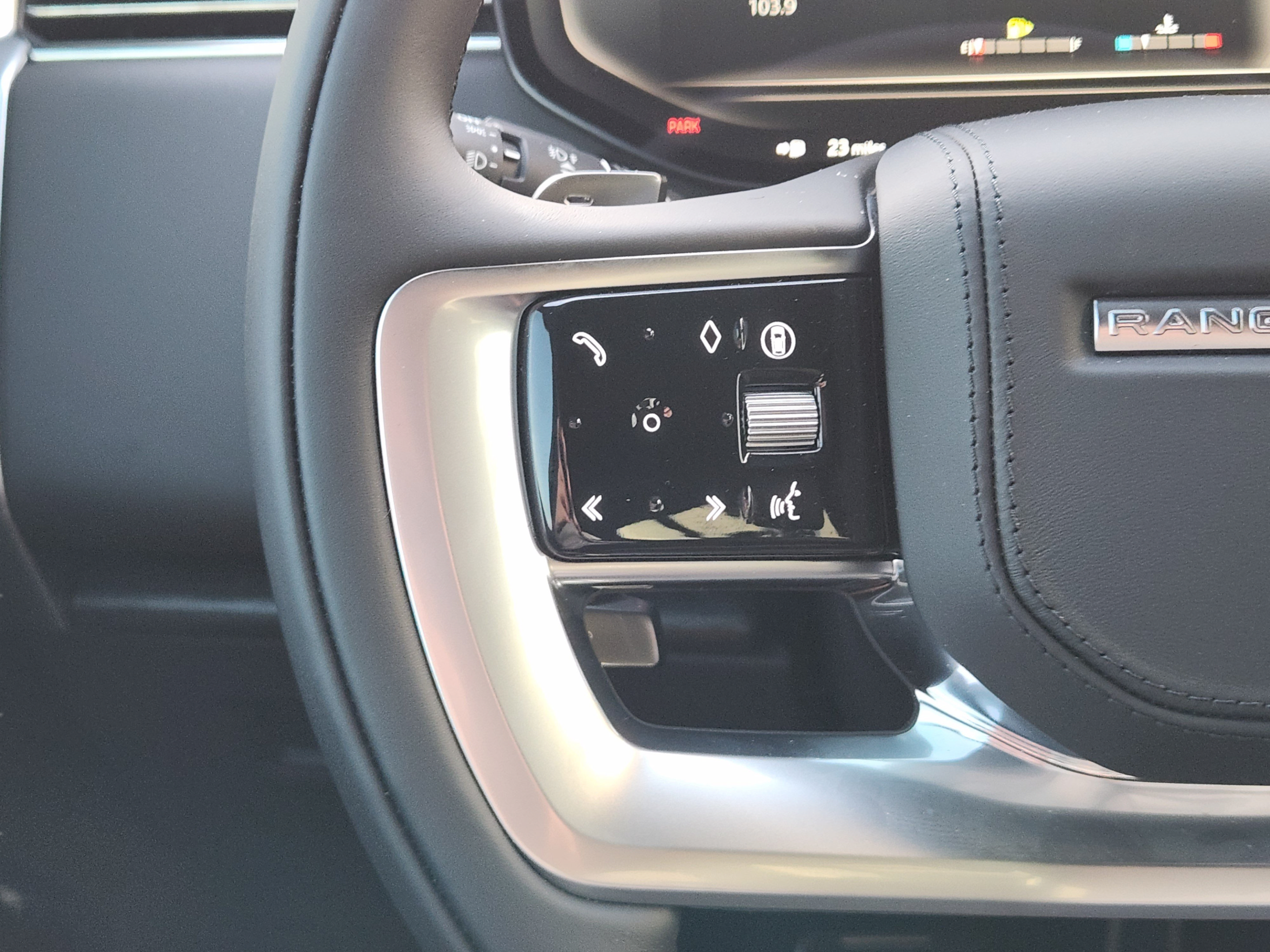 New 2026 Land Rover Range Rover SE AWD/4WD image 23