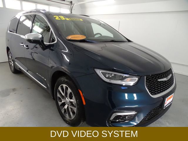 Certified 2023 Chrysler Pacifica Pinnacle image 1