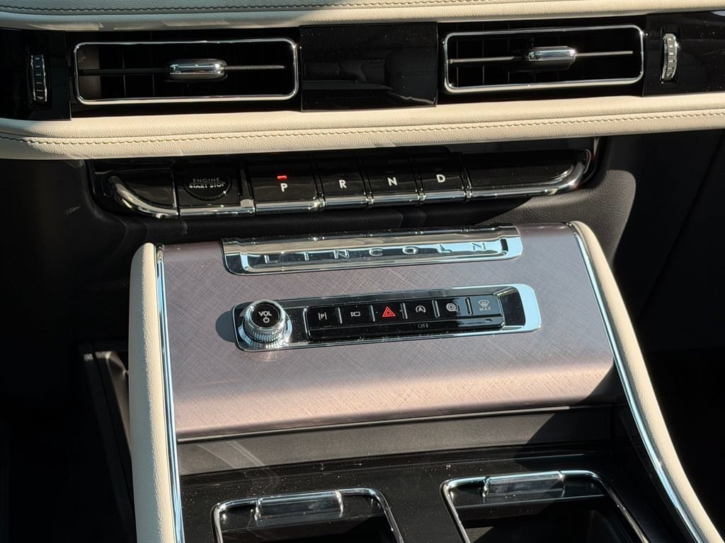New 2026 Lincoln Aviator AWD w/ Jet Appearance Package image 12