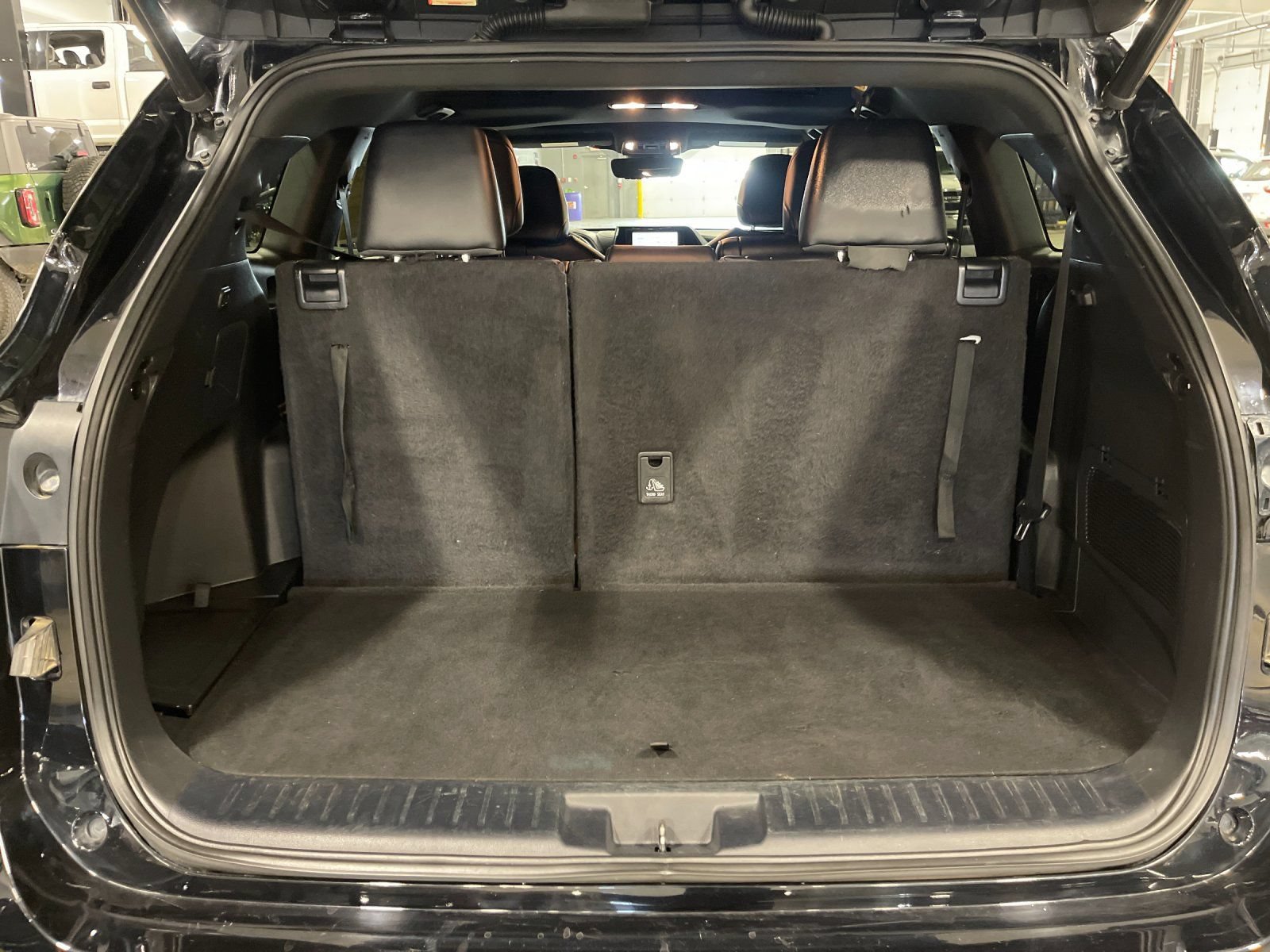 Used 2023 Toyota Highlander XSE FWD image 18