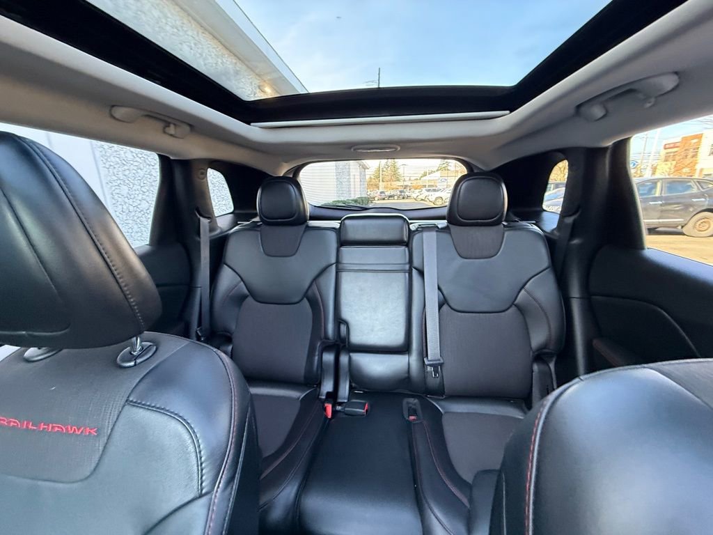 Used 2016 Jeep Cherokee Trailhawk w/ Comfort/Convenience Group image 18