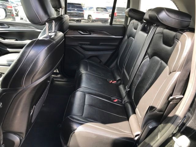 Used 2023 Jeep Grand Cherokee Limited image 17