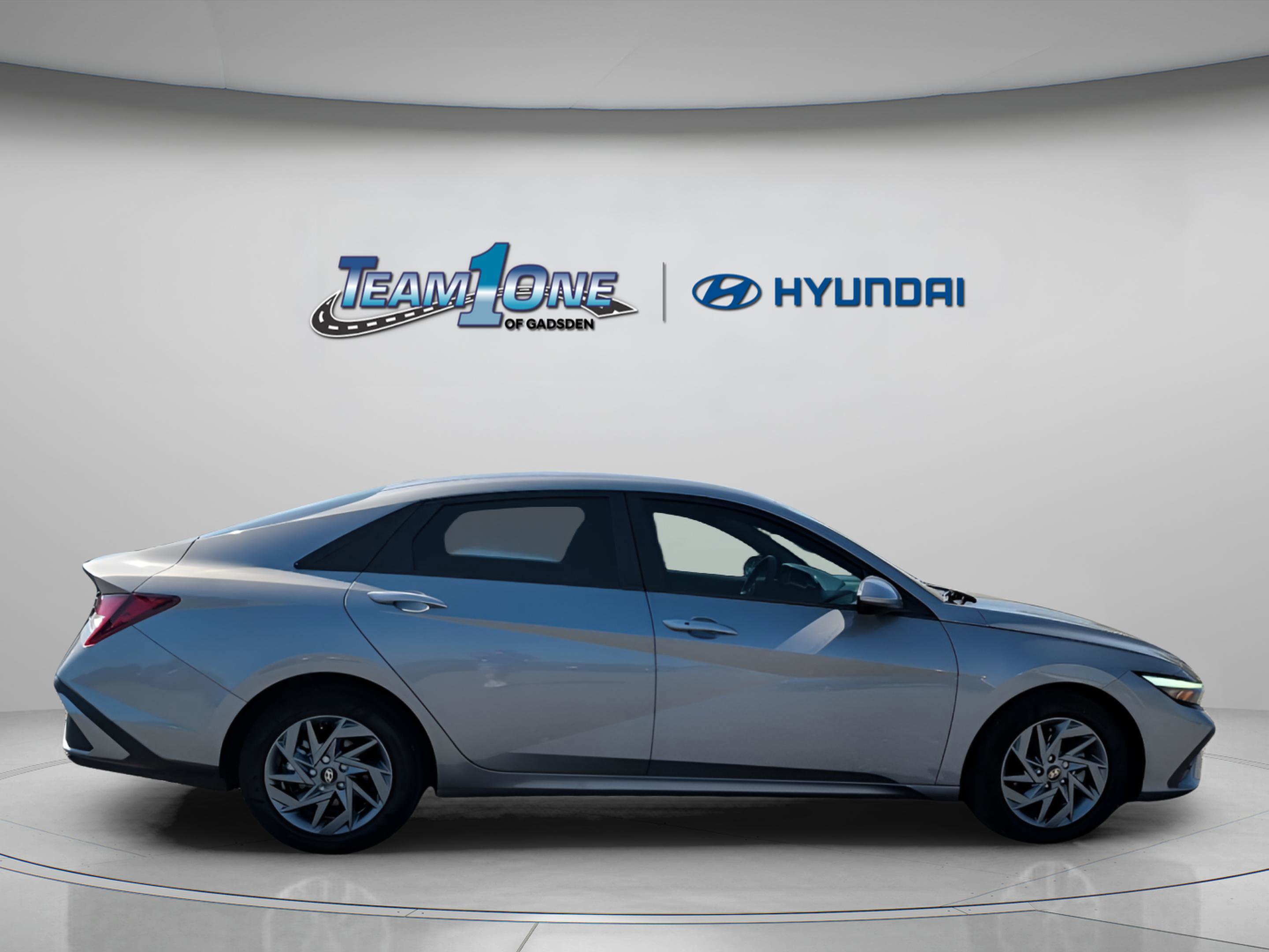 Used 2024 Hyundai Elantra SEL FWD image 9