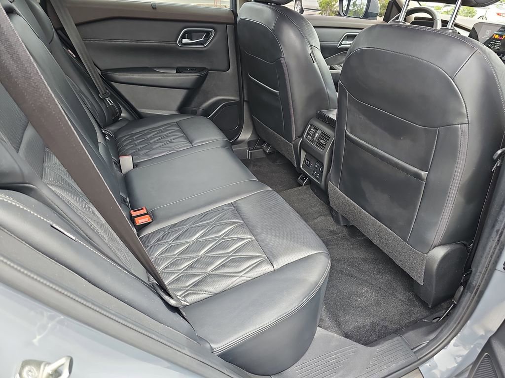 Used 2023 Nissan Rogue Platinum w/ Platinum Premium Package AWD/4WD image 14