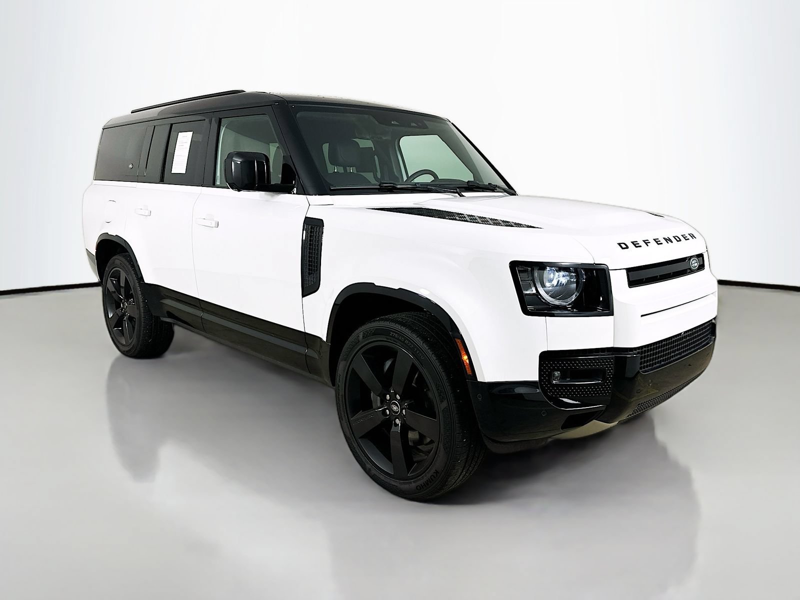 Used 2024 Land Rover Defender 130 X-Dynamic SE AWD/4WD image 3
