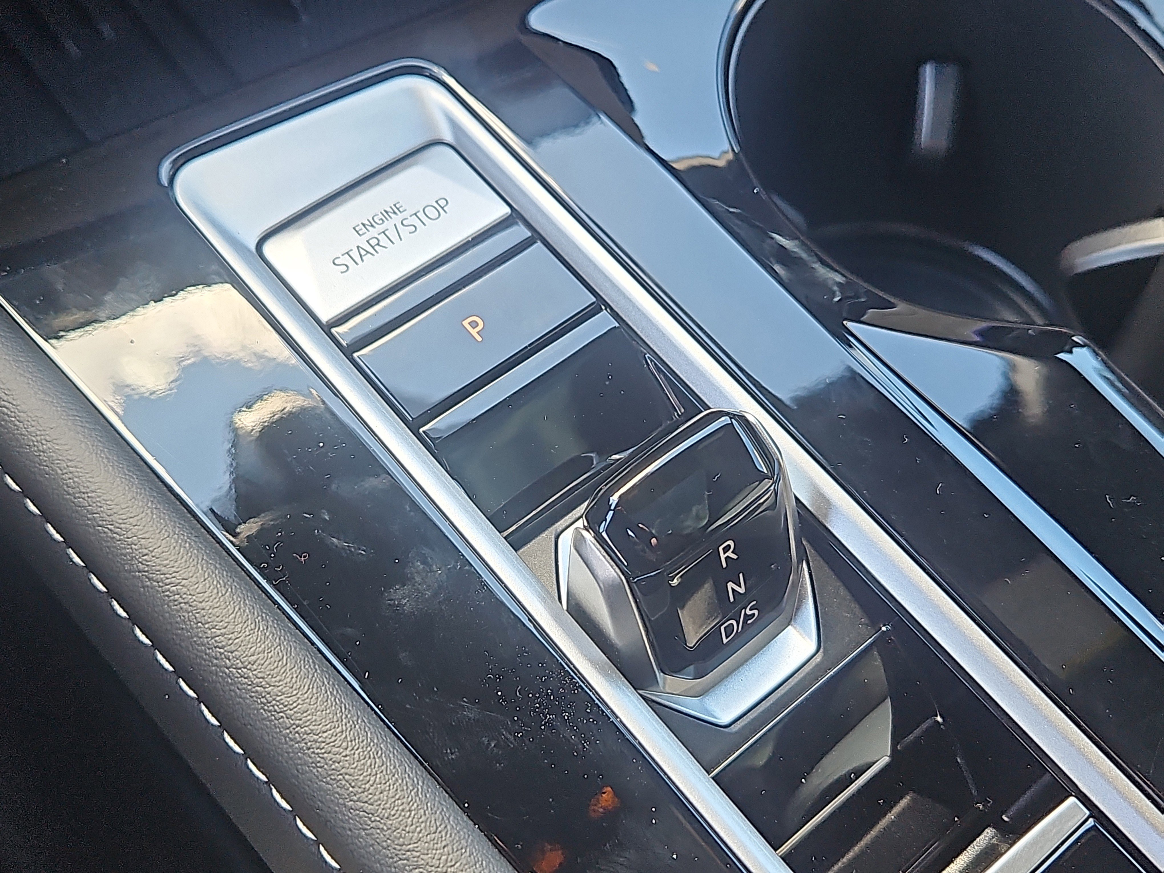 New 2026 Volkswagen Atlas Cross Sport SEL Premium R-Line image 19