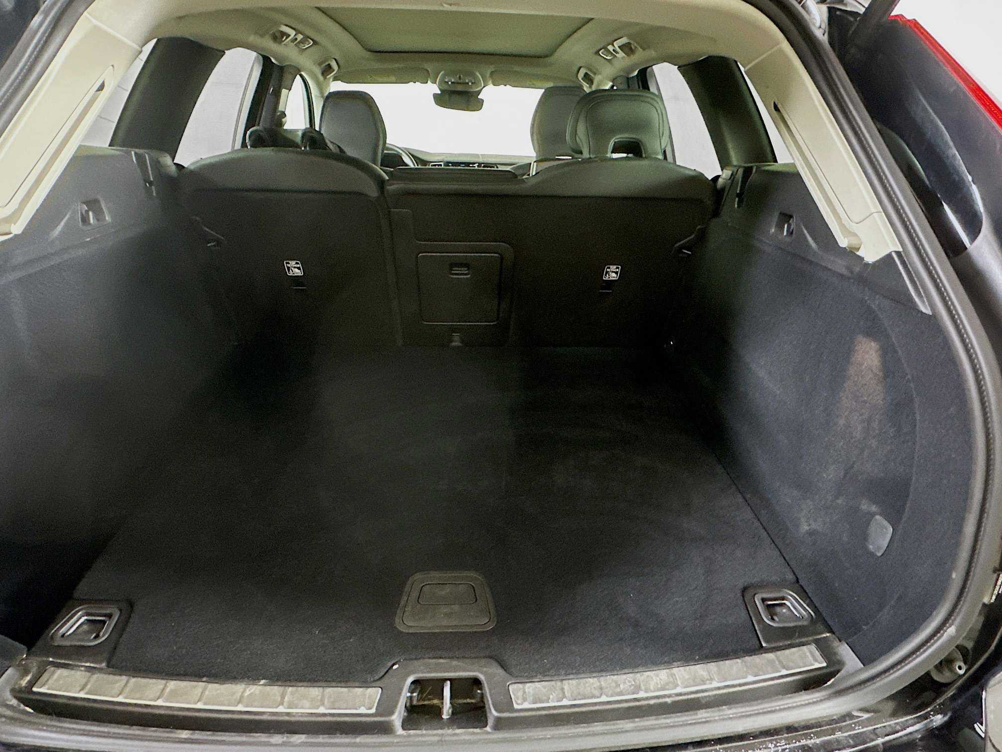 Used 2025 Volvo XC60 B5 Plus image 30