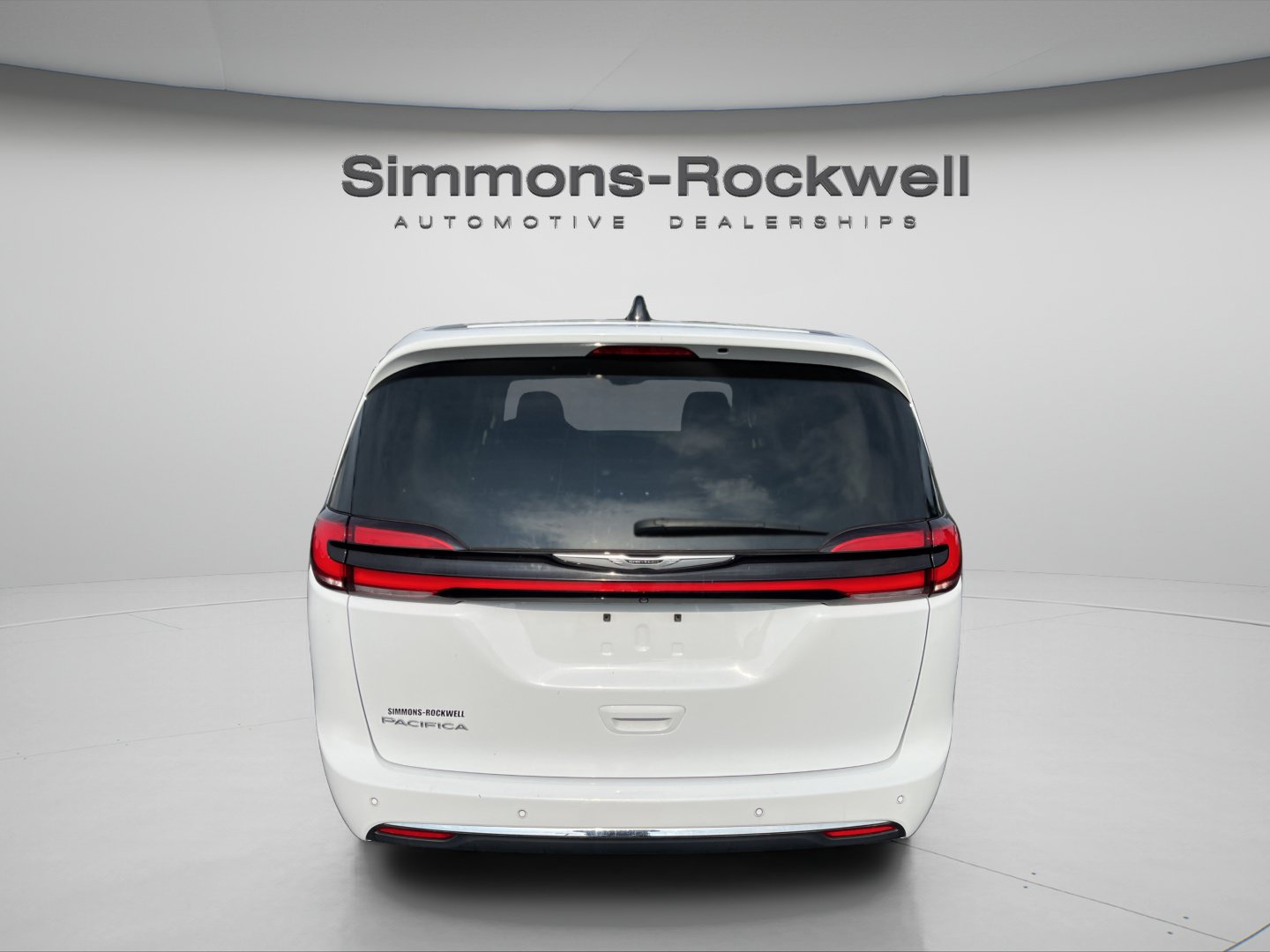 Used 2024 Chrysler Pacifica Touring-L FWD image 4