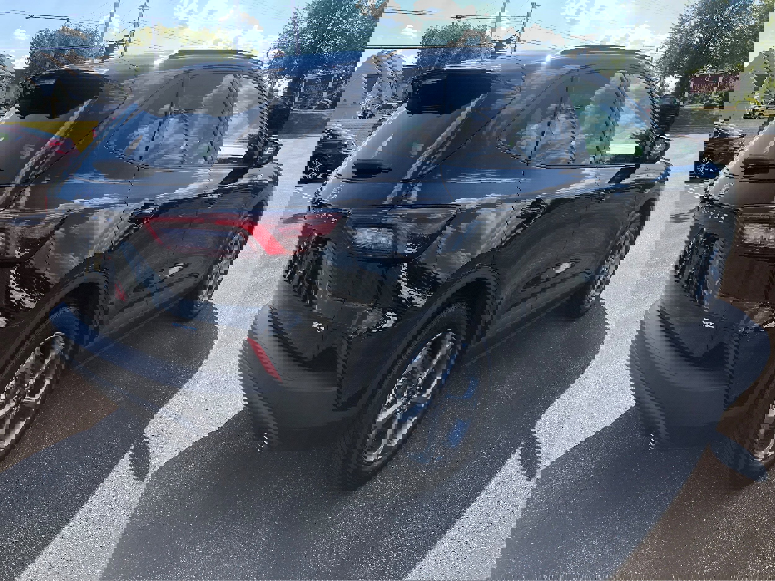 Used 2025 Ford Escape ST-Line w/ Cold Weather Package image 5