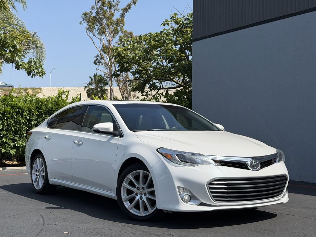 Used 2013 Toyota Avalon Limited FWD image 1