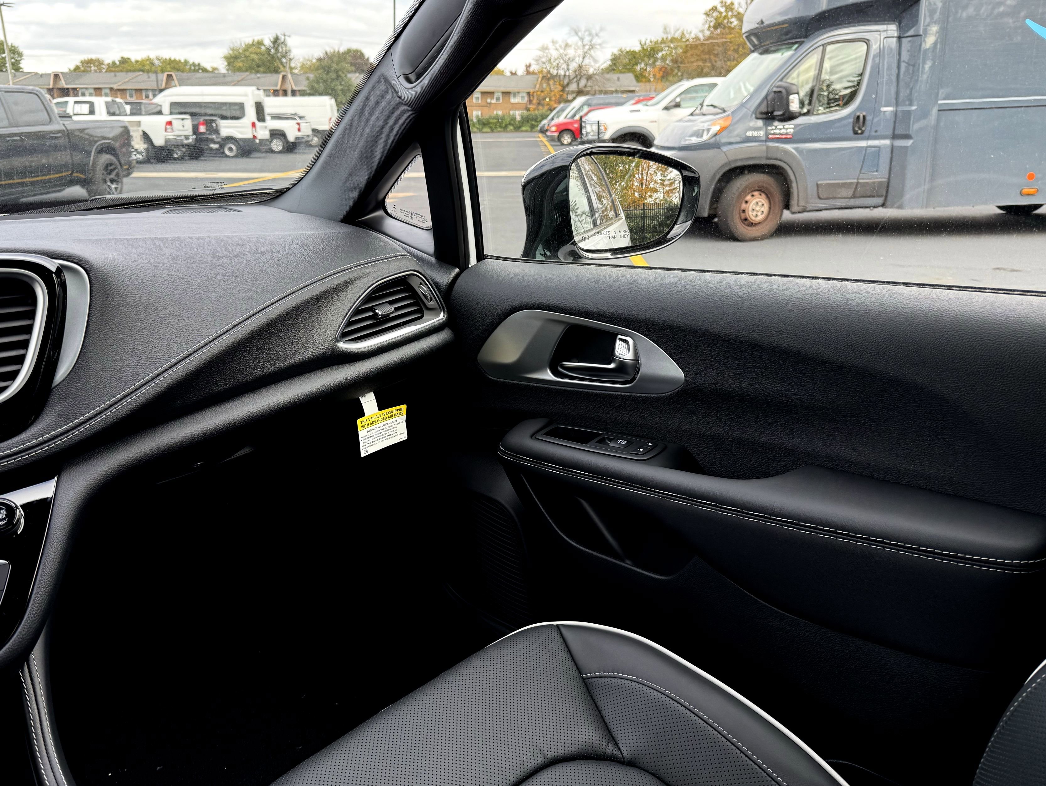 New 2026 Chrysler Pacifica Limited image 29