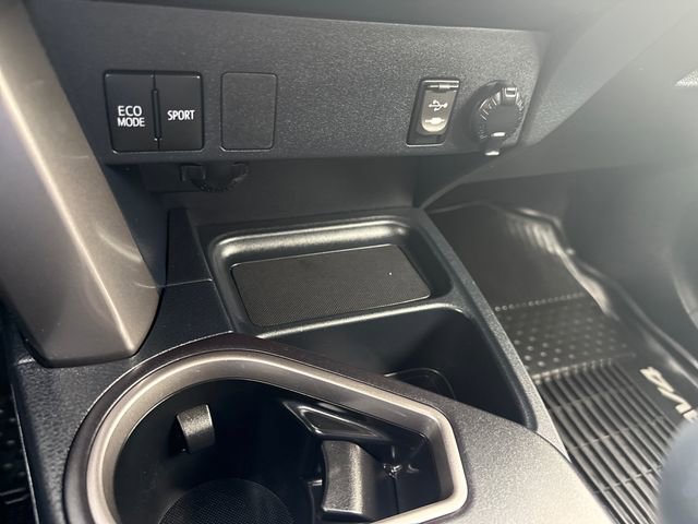 Used 2018 Toyota RAV4 LE w/ All Weather Liner Package AWD/4WD image 25