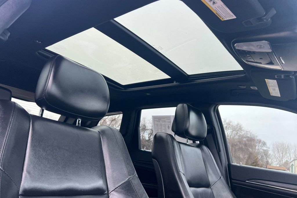 Used 2022 Jeep Grand Cherokee Limited w/ Trailer Tow Group IV image 14