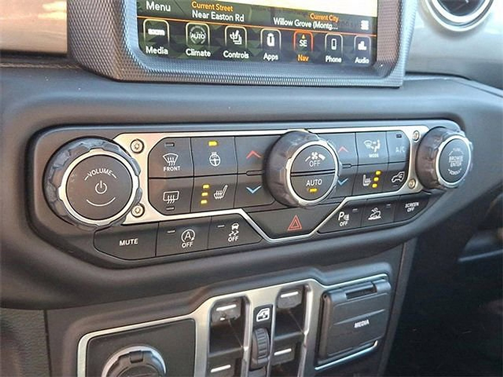 Used 2021 Jeep Wrangler Unlimited Sahara AWD/4WD image 15