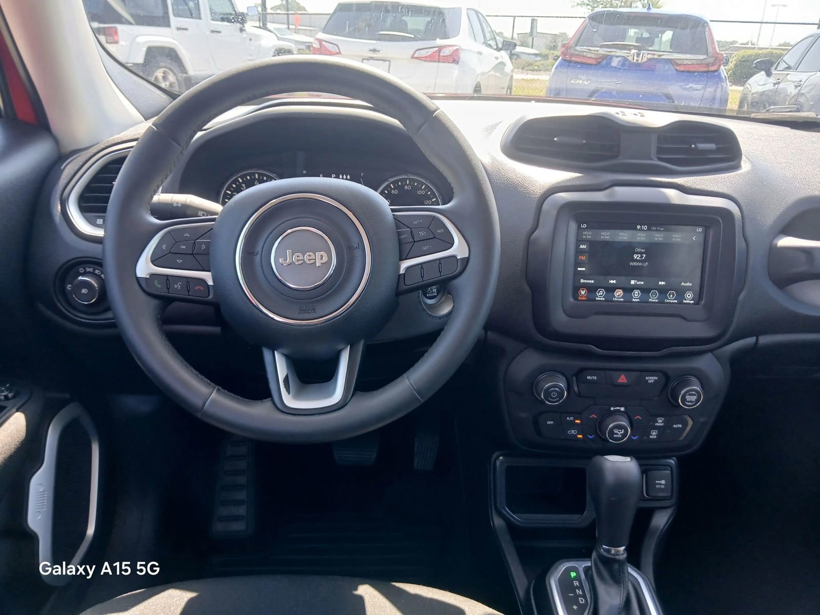 Used 2019 Jeep Renegade Latitude FWD image 23