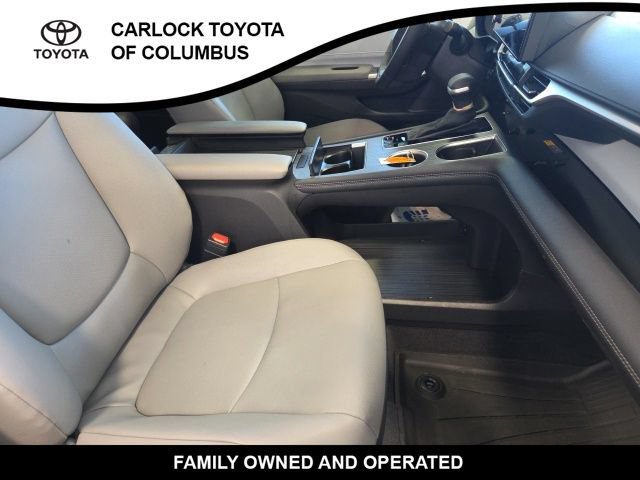 Used 2026 Toyota Sienna XLE FWD image 21