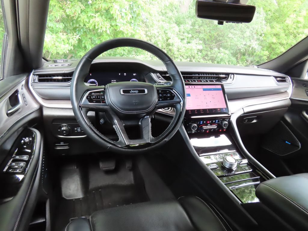 Used 2023 Jeep Grand Cherokee Overland w/ Adv Protech Group III AWD/4WD image 4