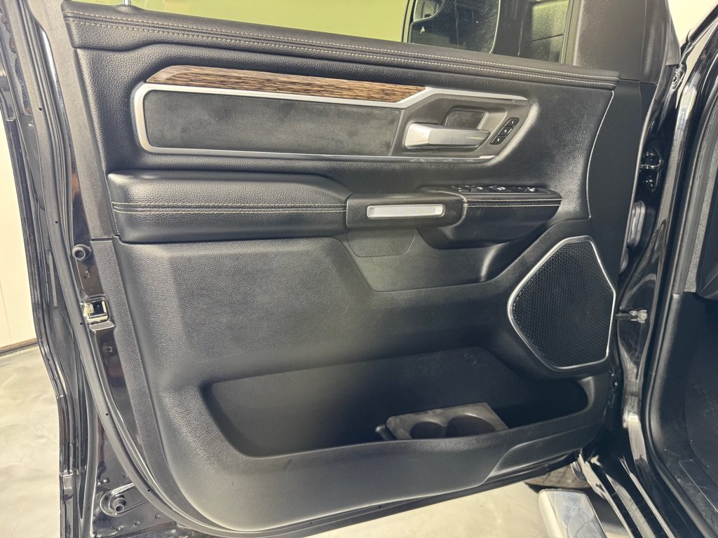 Used 2019 RAM 1500 Laramie AWD/4WD image 11