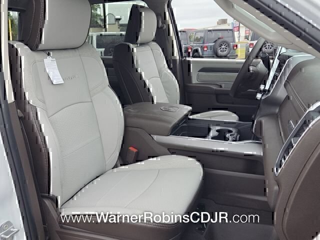 New 2026 RAM 2500 Laramie AWD/4WD image 17
