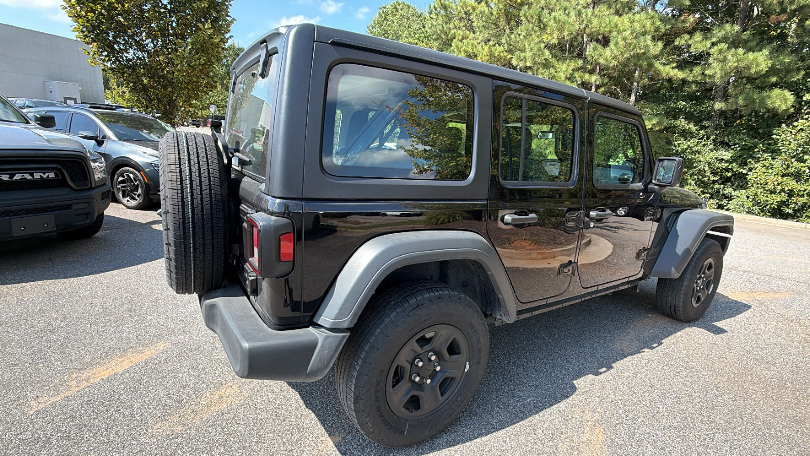 Used 2025 Jeep Wrangler Unlimited Sport AWD/4WD image 8