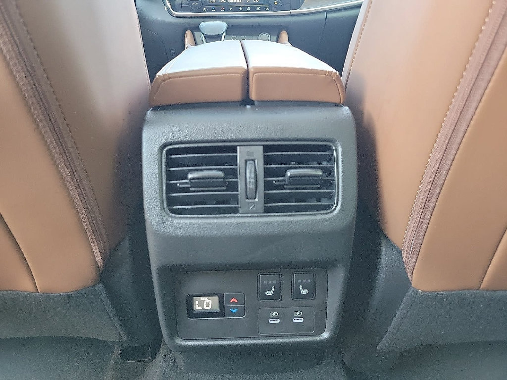 Used 2025 Nissan Rogue Platinum w/ Platinum Premium Package AWD/4WD image 10