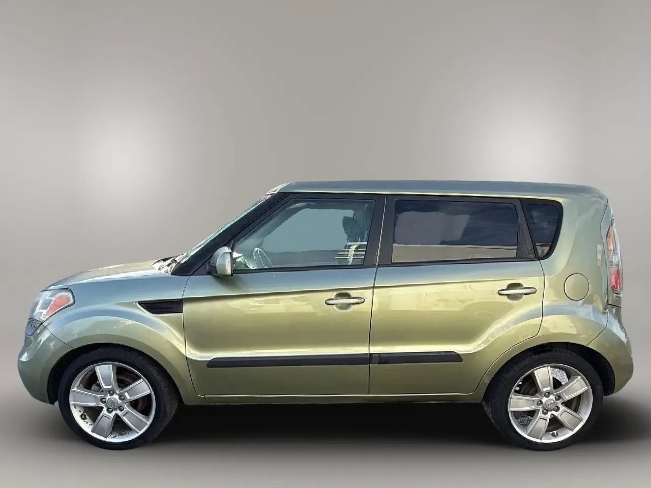 Used 2011 Kia Soul ! image 2