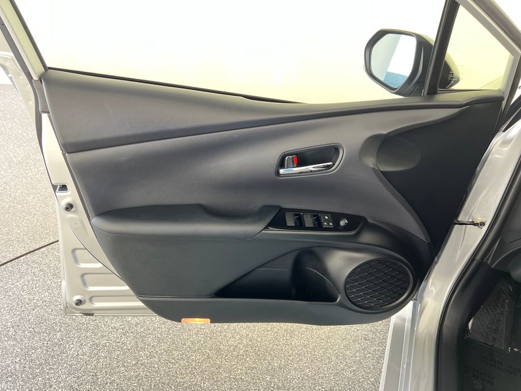 Used 2022 Toyota Prius Prime XLE FWD image 12