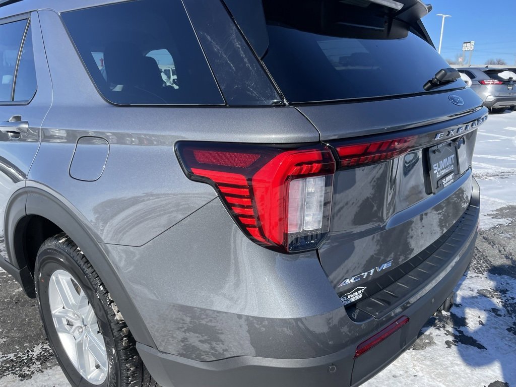 Used 2025 Ford Explorer Active image 31