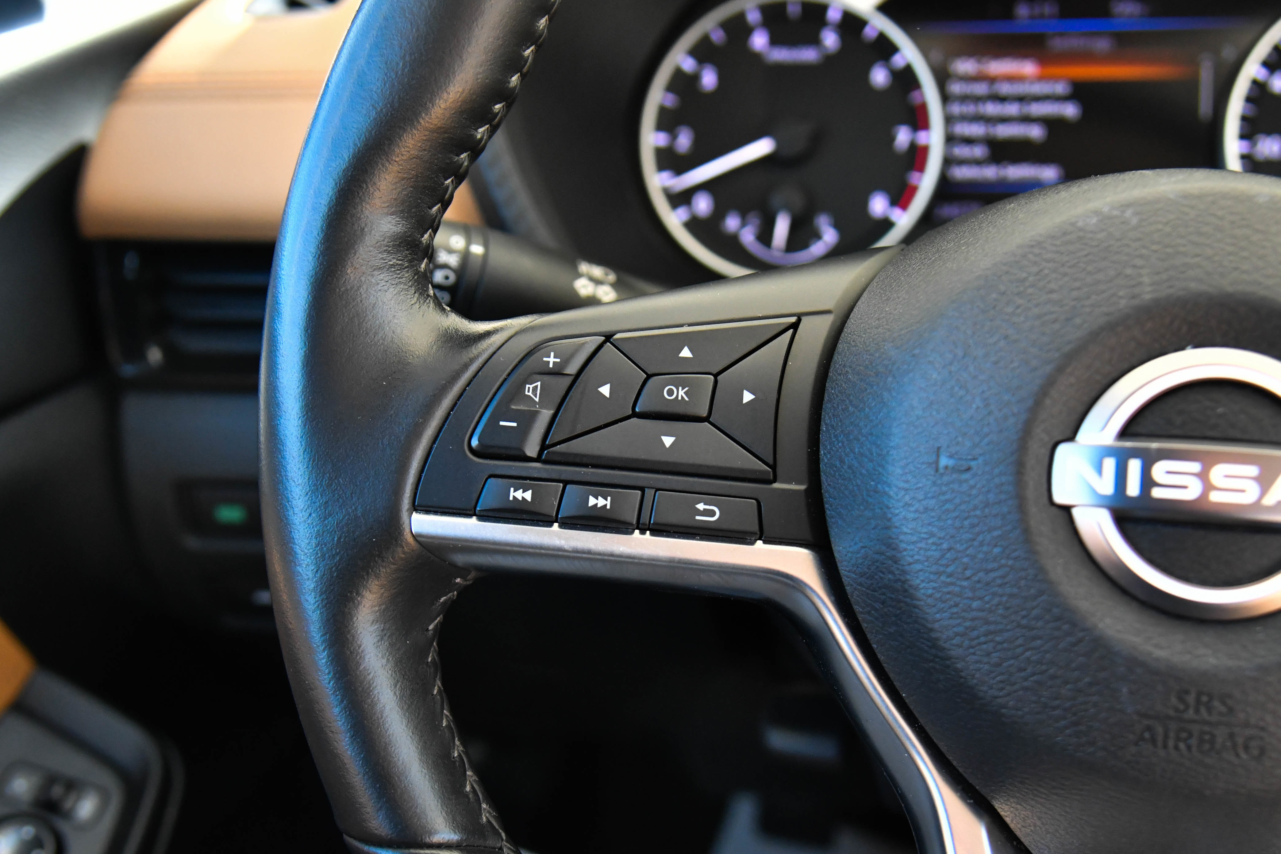 Used 2025 Nissan Sentra SV w/ SV Premium Package FWD image 33